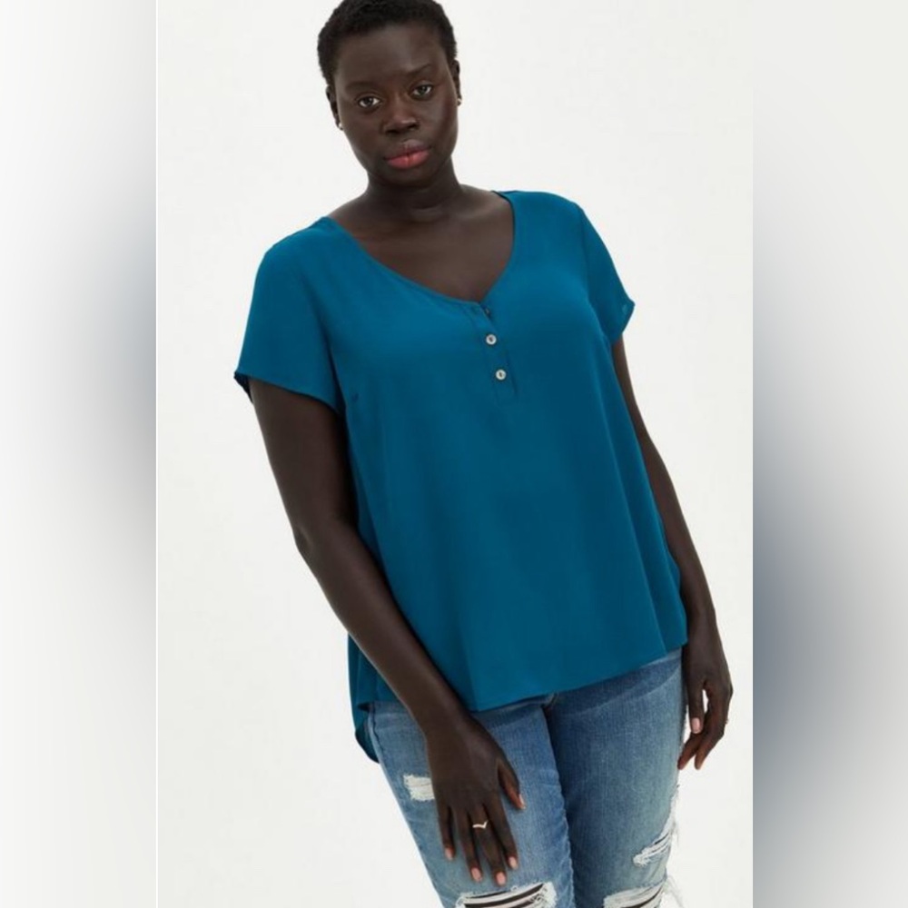 Georgette Hi-Low Button Detail Blouse